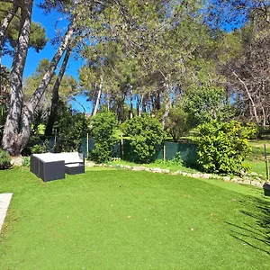 maisonnette-au-milieu-des-pins.fr-provencehotel.com/